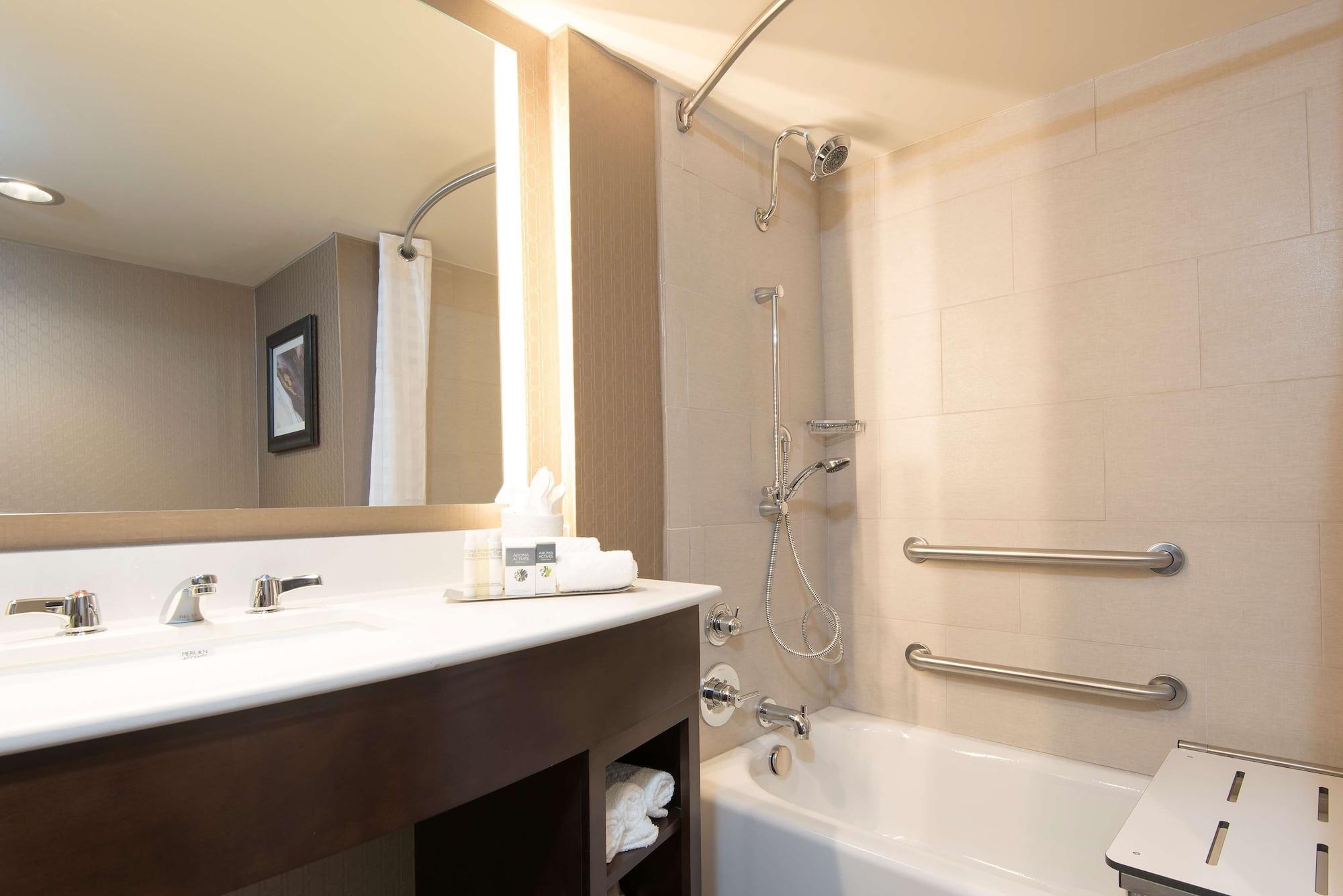 Doubletree By Hilton Schenectady Hotell Exteriör bild