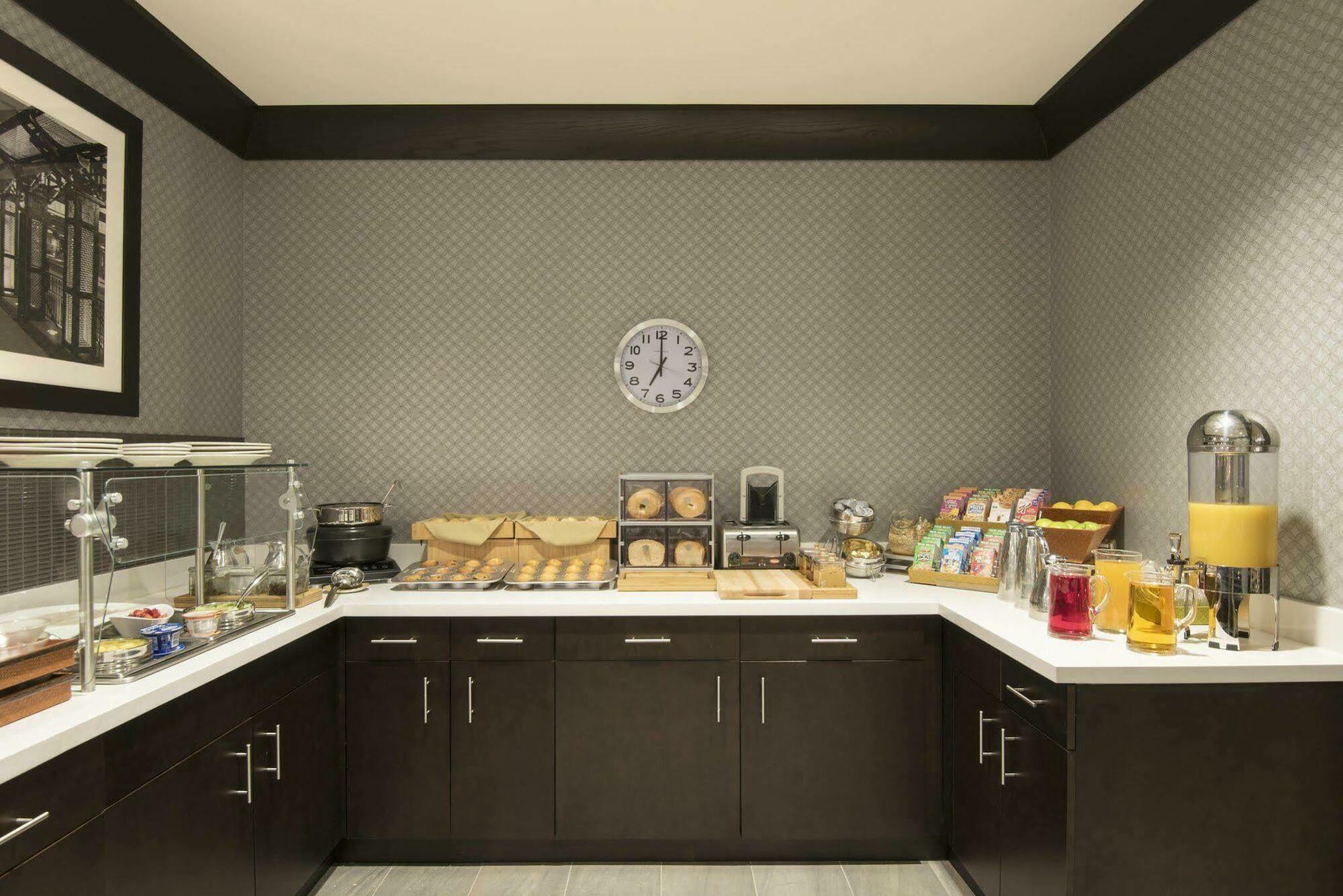Doubletree By Hilton Schenectady Hotell Exteriör bild